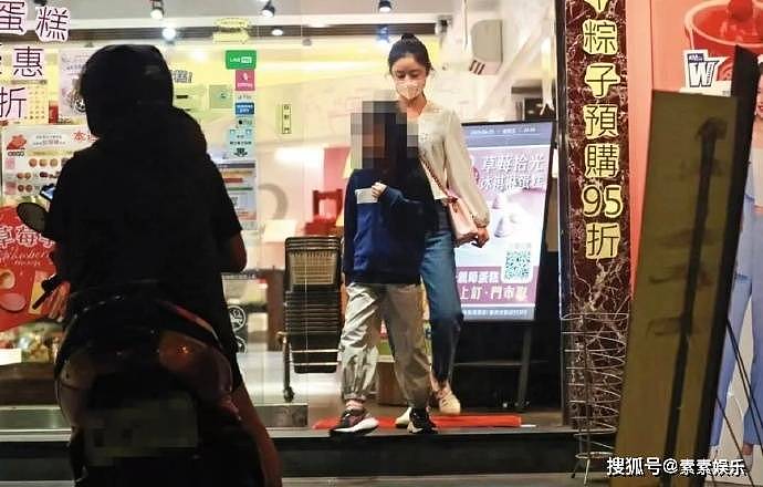林心如霍建华带女儿出门，霍建华变成“女儿控”，8岁小海豚可爱（组图） - 2