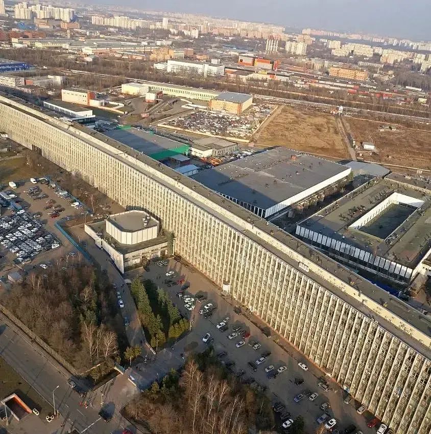 太逆天了!中国这座教学楼以736米的长度喜提“亚洲第一长”!网友:世界上最遥远的距离又出现了(组图) - 15