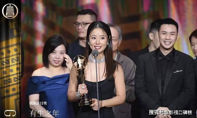 林心如背24万包，霍建华吃剩冰激凌，一家三口逛街（组图） - 4