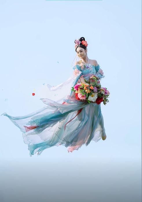 洛阳古城“天女散花”名场面冲上热搜！网友：演员肌肉发达，怀疑是男的...（视频/组图） - 8