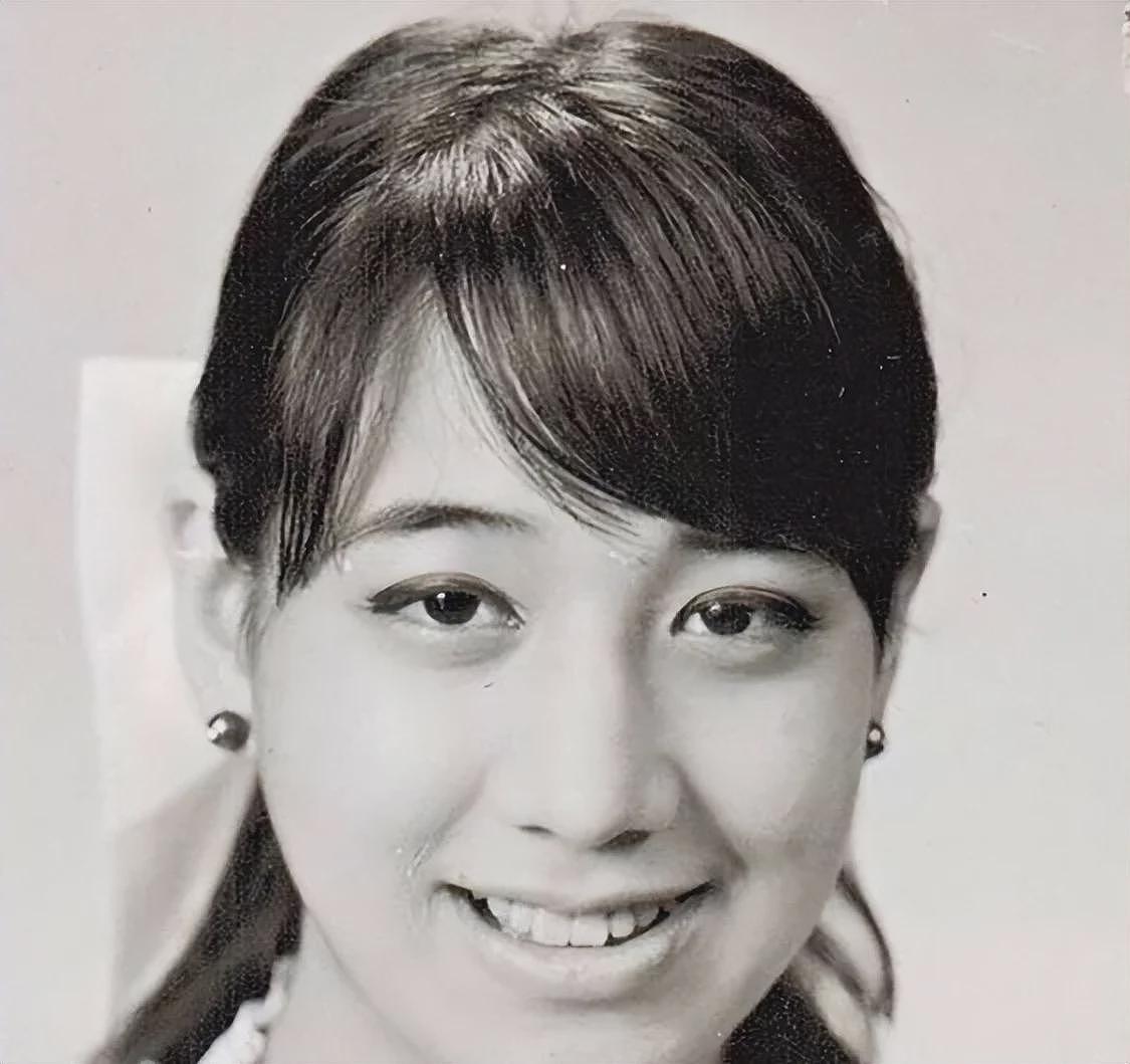 被亲爹何鸿燊坑惨的顶级白富美,疯癫流浪20年,死后连块墓碑都没有(组图) - 4