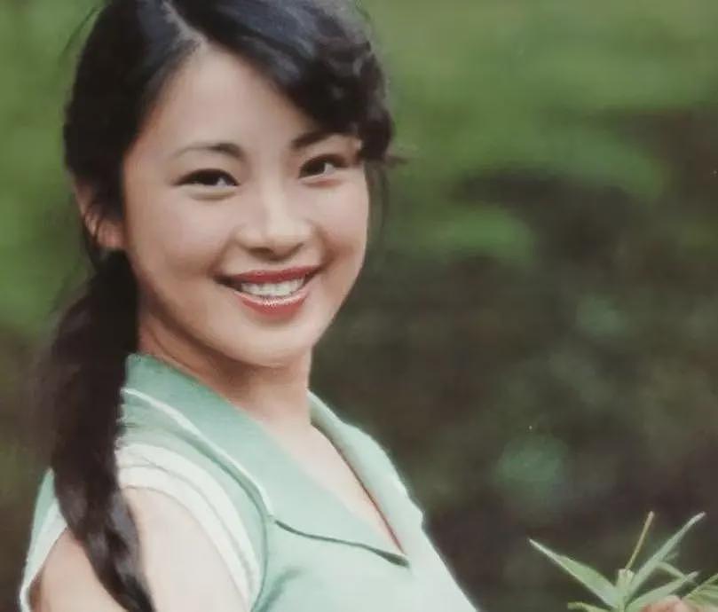 1999年李连杰迎娶利智，港媒10字嘲讽：情义千斤，不敌胸脯四两（组图） - 12
