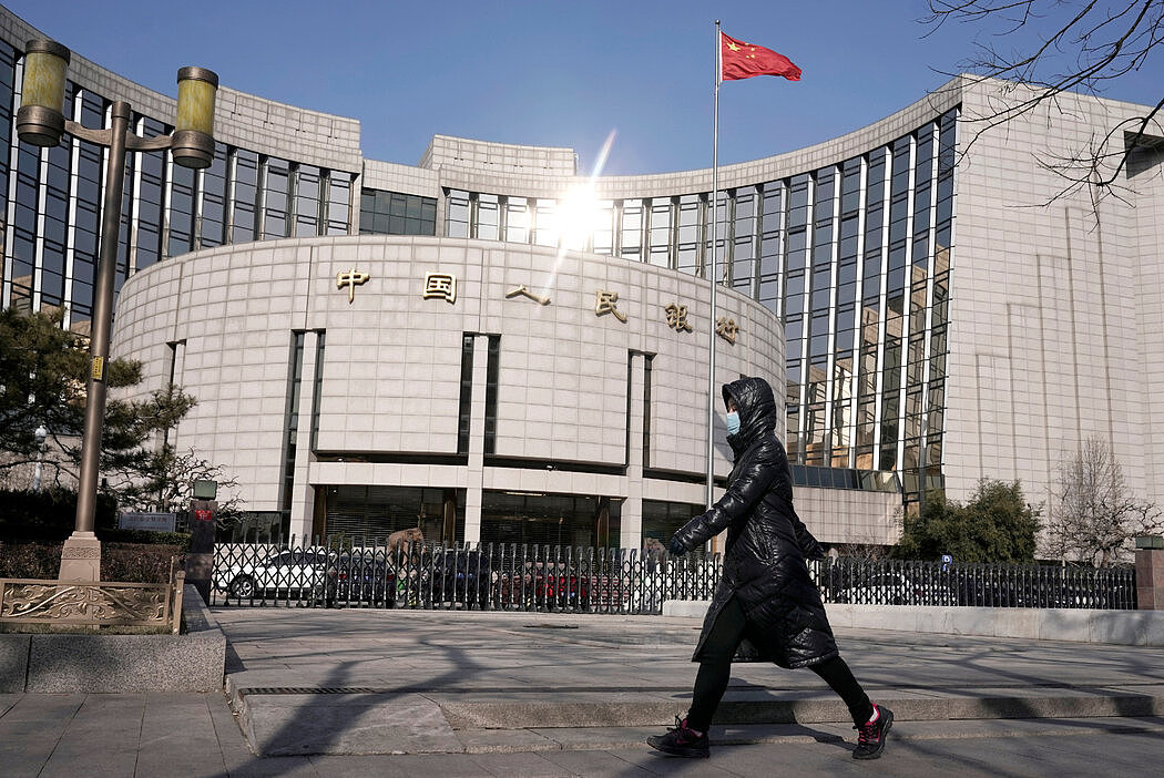 中国央行降准降息，应对贸易战冲击（图） - 1