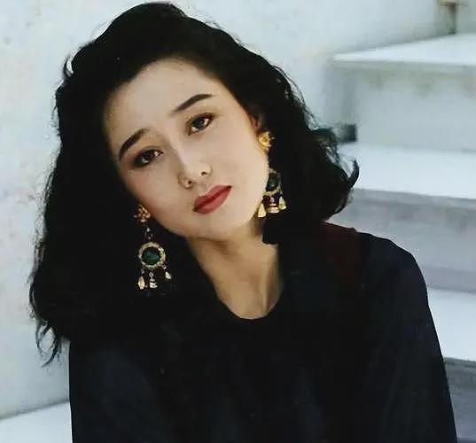 1999年李连杰迎娶利智，港媒10字嘲讽：情义千斤，不敌胸脯四两（组图） - 24