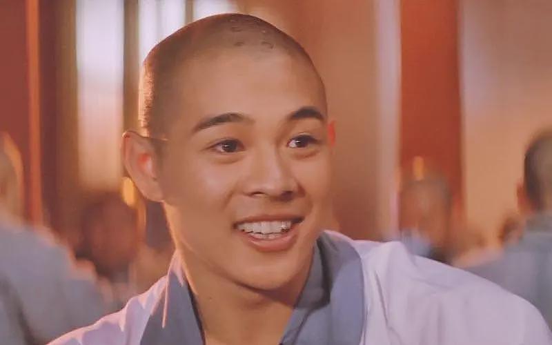 1999年李连杰迎娶利智，港媒10字嘲讽：情义千斤，不敌胸脯四两（组图） - 15