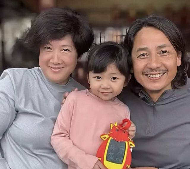 香港男星58岁妻子再次怀孕，花20万港币人工受孕（组图） - 2