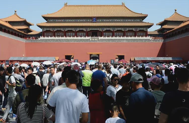 虚假繁荣？五一假期各地景区人山人海，为什么大家却不愿意花钱？（组图） - 5