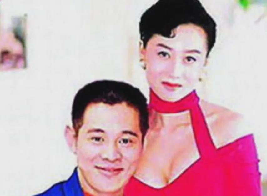 1999年李连杰迎娶利智，港媒10字嘲讽：情义千斤，不敌胸脯四两（组图） - 34