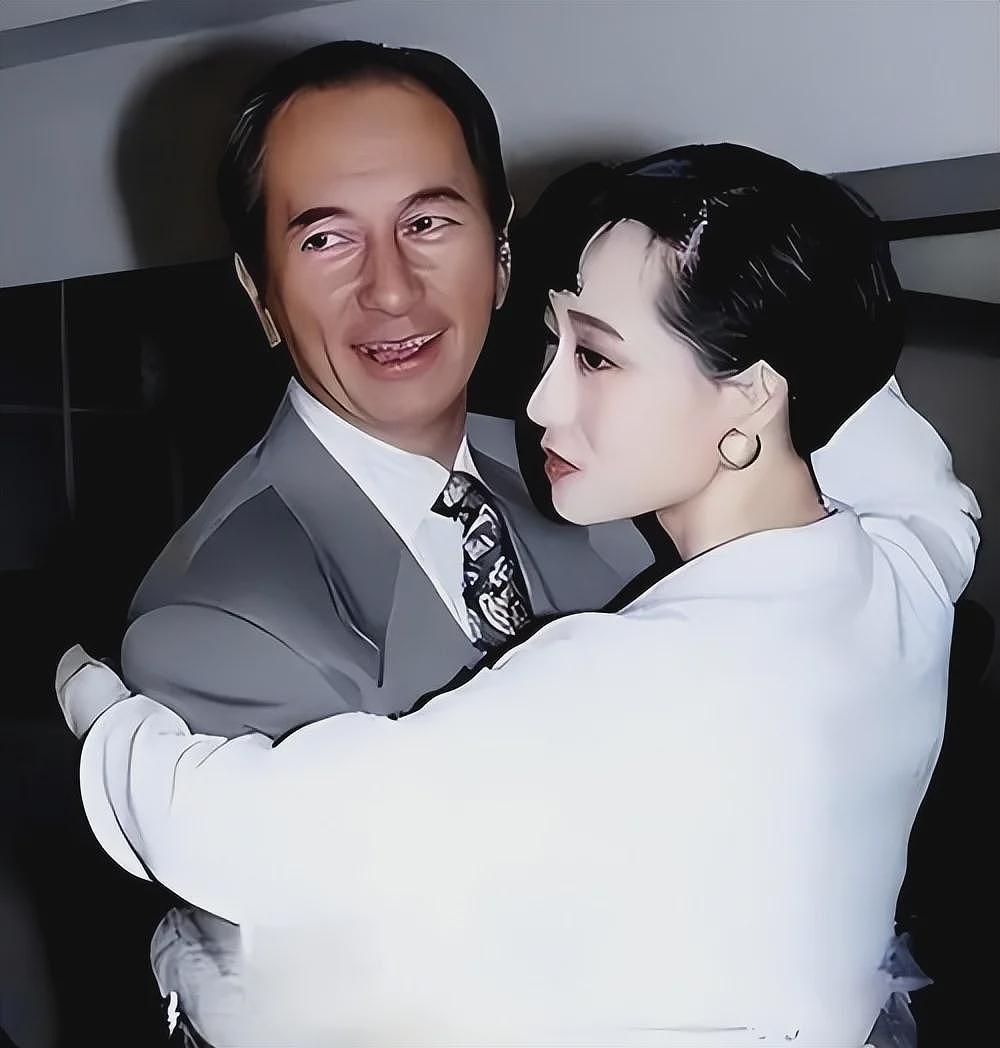 1999年李连杰迎娶利智，港媒10字嘲讽：情义千斤，不敌胸脯四两（组图） - 9
