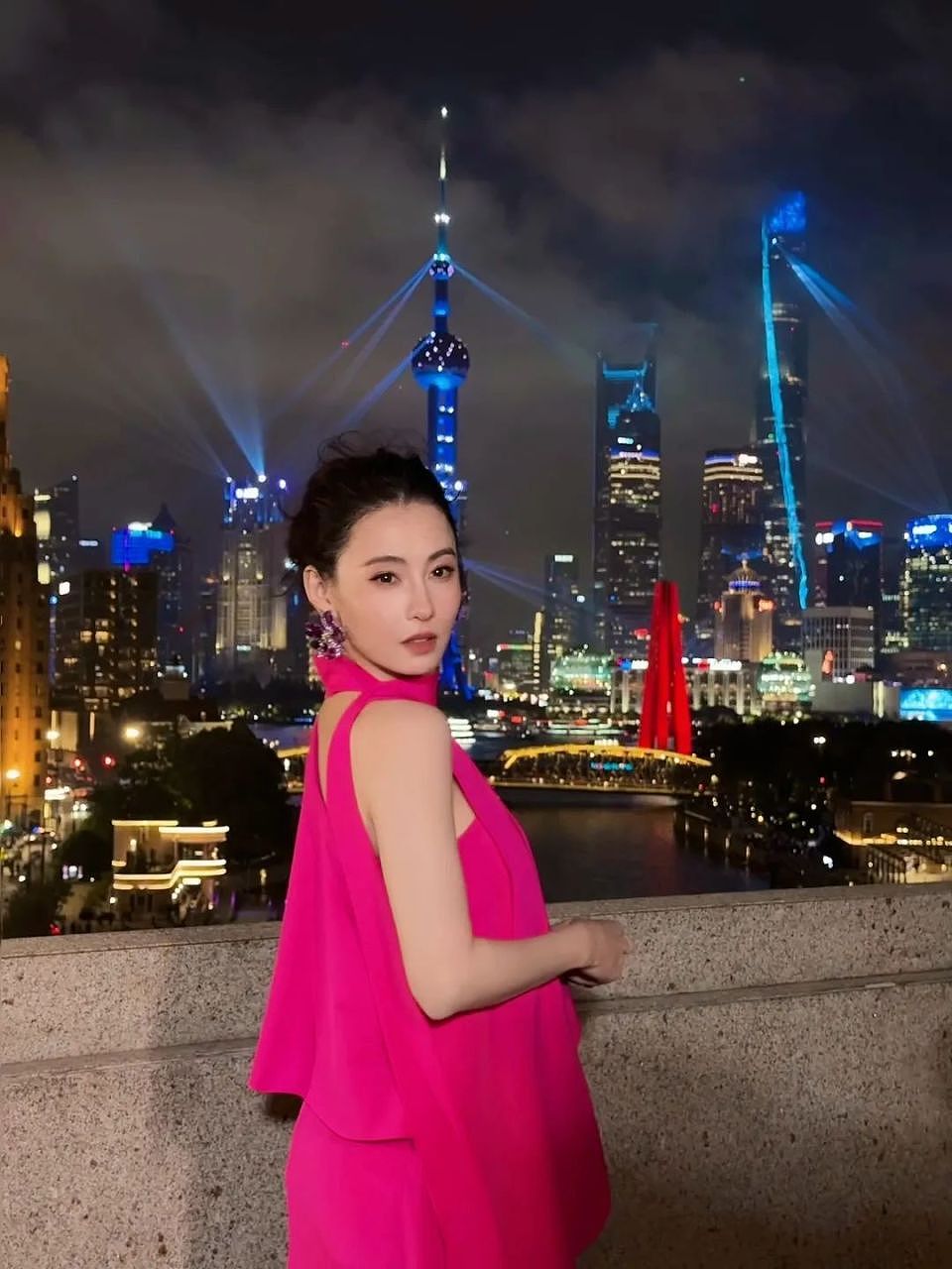 张柏芝身穿豹纹装，时隔26年再现我养你名场面！烈焰红唇太抢镜（组图） - 7