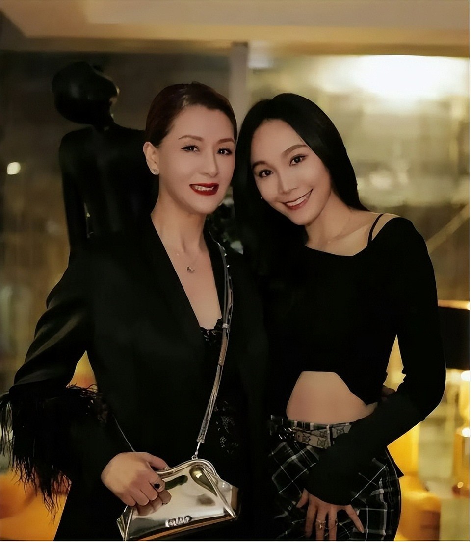 TVB“御用姣精”新剧艳压全场，42寸美腿PK高海宁，姑姑是港影女神（组图） - 8