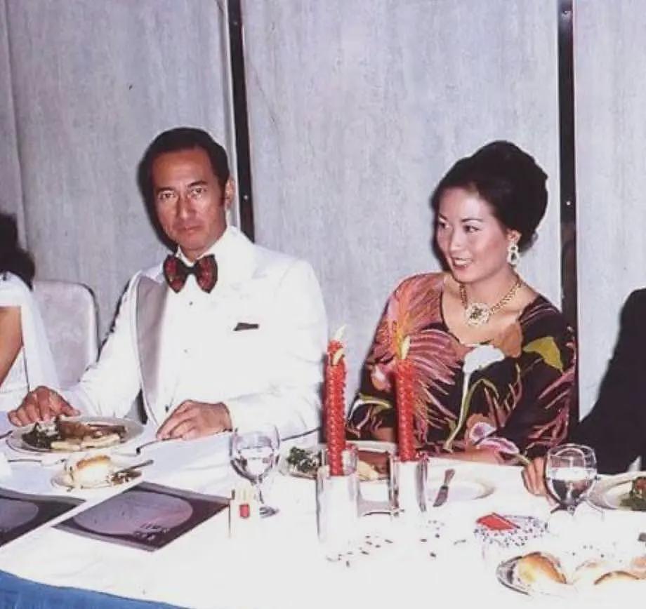 被亲爹何鸿燊坑惨的顶级白富美,疯癫流浪20年,死后连块墓碑都没有(组图) - 12