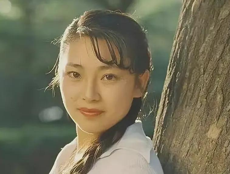 1999年李连杰迎娶利智，港媒10字嘲讽：情义千斤，不敌胸脯四两（组图） - 13