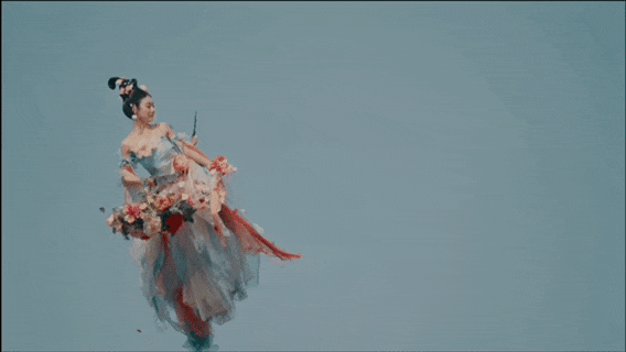 洛阳古城“天女散花”名场面冲上热搜！网友：演员肌肉发达，怀疑是男的...（视频/组图） - 5