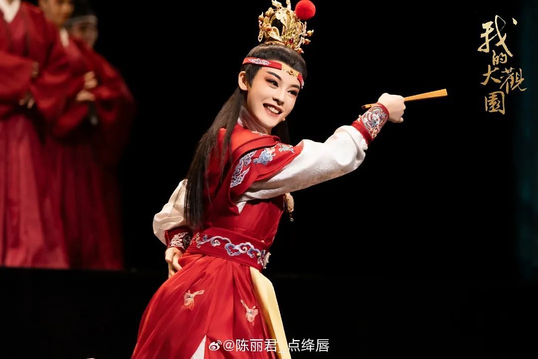 女演员落泪道歉：以后一定会让嘴和脑子站在同一战线！此前称“贾宝玉是长子长孙”引争议（组图） - 3