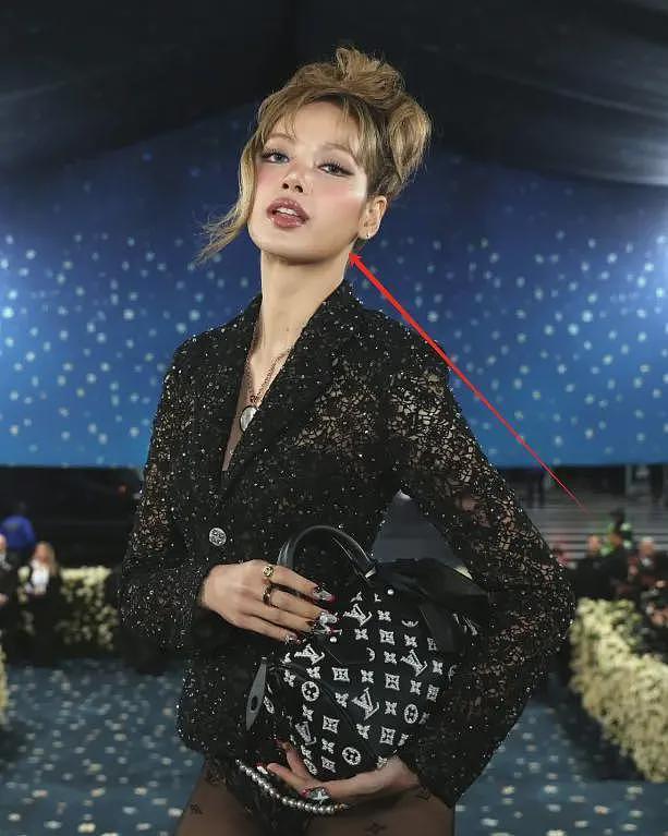 这跟不穿有啥区别?纽约晚宴“敢露”女星:卡戴珊、Lisa、插排姐(组图) - 16