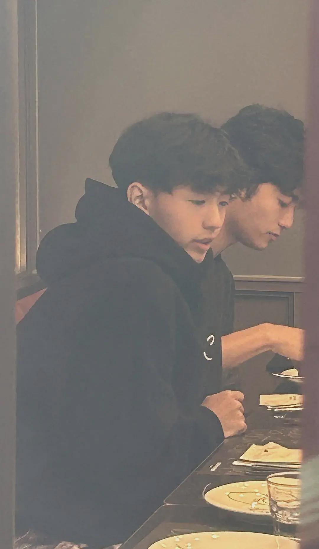 18岁李嫣疑亮相谢霆锋演唱会,和Lucas同框无交流,嘴巴太有辨识度(组图) - 7