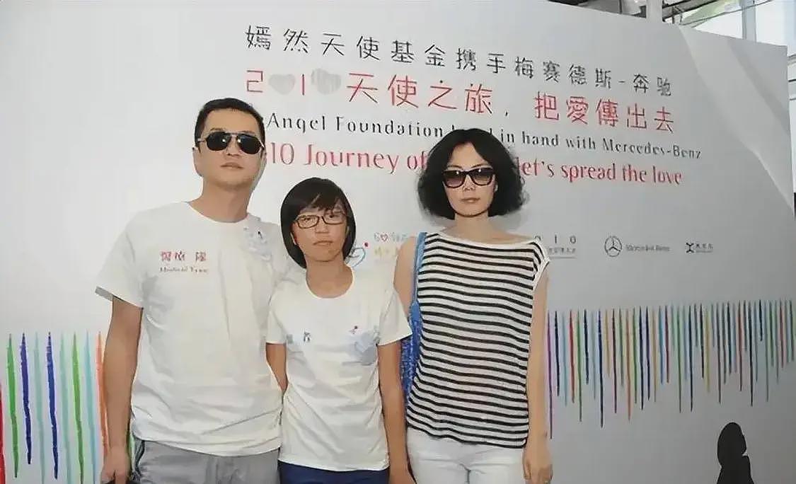 18岁李嫣疑亮相谢霆锋演唱会,和Lucas同框无交流,嘴巴太有辨识度(组图) - 13