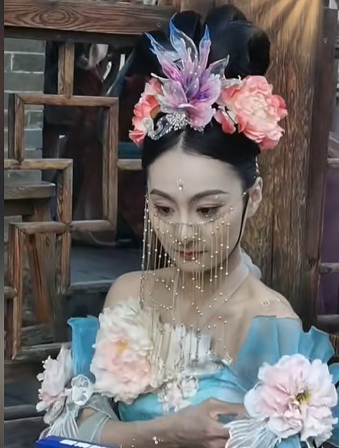 洛阳古城“天女散花”名场面冲上热搜！网友：演员肌肉发达，怀疑是男的...（视频/组图） - 15