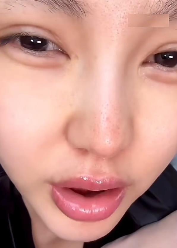 周扬青素颜直播，希望女生不要太焦虑，认为外貌是最不中用的（组图） - 4