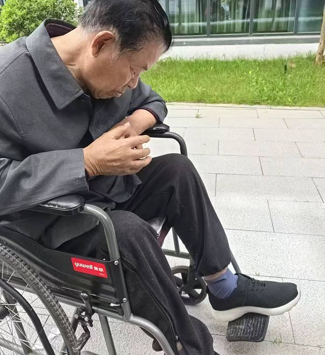 亿万富豪父子“股权争夺战”后续：父亲起诉长子要求撤销股权转让协议，一审被驳回（组图） - 1