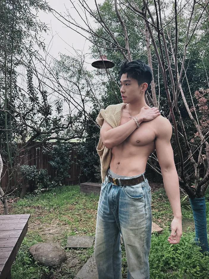 【帅哥】22岁长沙肌肉小哥，六块腹肌胸大肌，这大长腿肌肉伴郎火出圈（组图） - 20