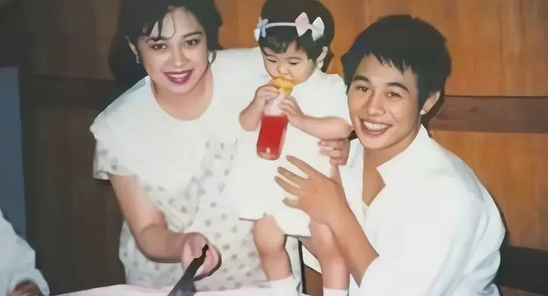 1999年李连杰迎娶利智，港媒10字嘲讽：情义千斤，不敌胸脯四两（组图） - 18