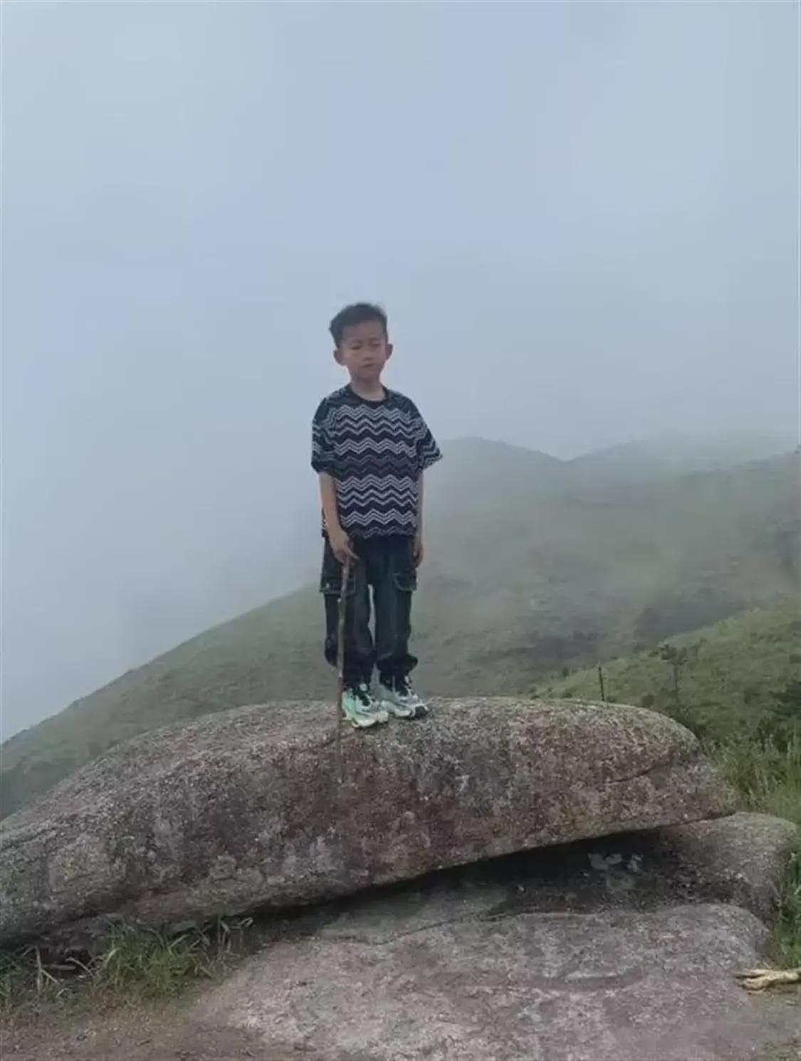 8岁男童爬山失踪3天，官方：大雨增加搜救难度，晚上气温更低（组图） - 1