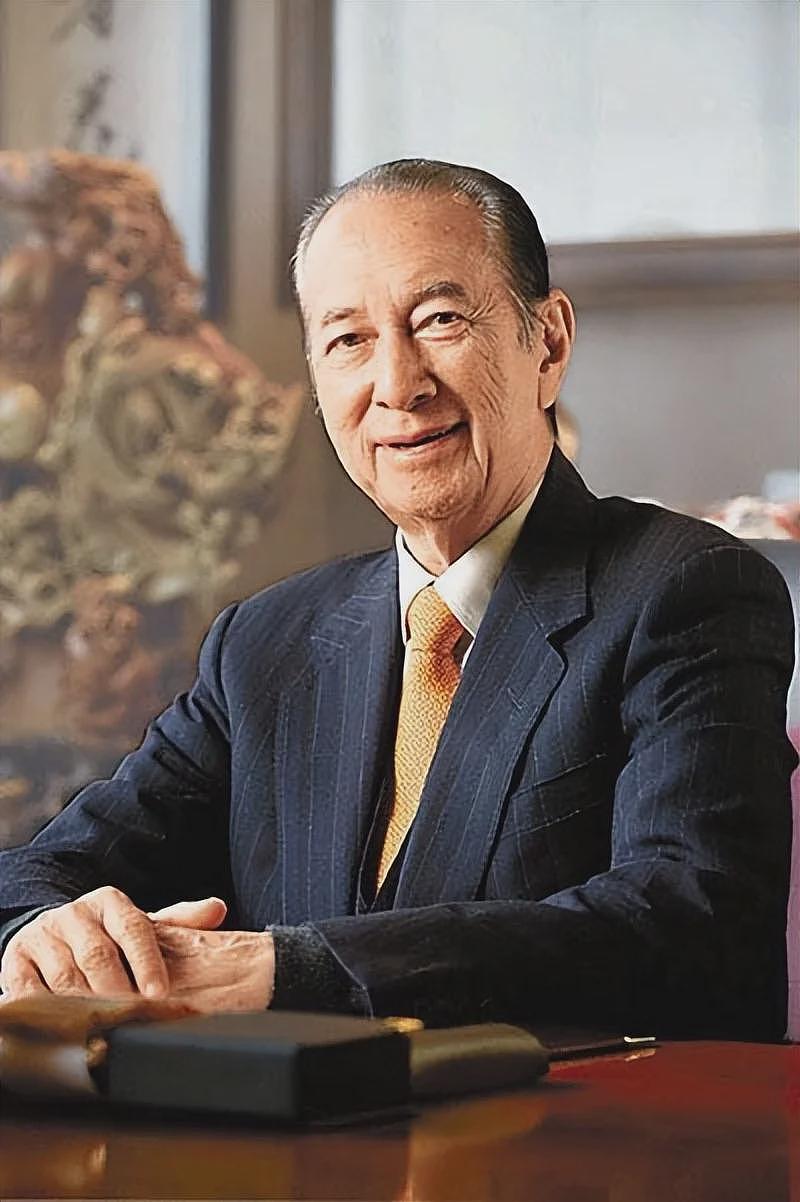 被亲爹何鸿燊坑惨的顶级白富美,疯癫流浪20年,死后连块墓碑都没有(组图) - 22