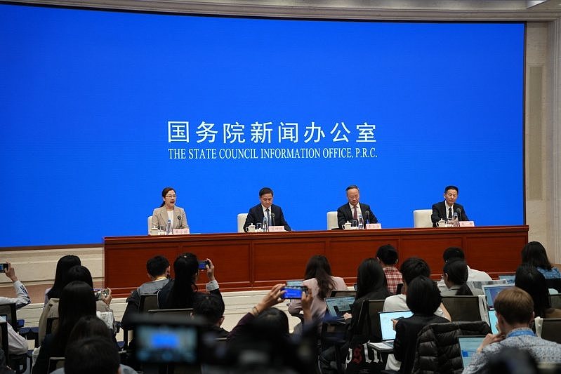 降准又降息！中国人行行长：降准0.5个百分点，降低政策利率0.1个百分点（组图） - 2