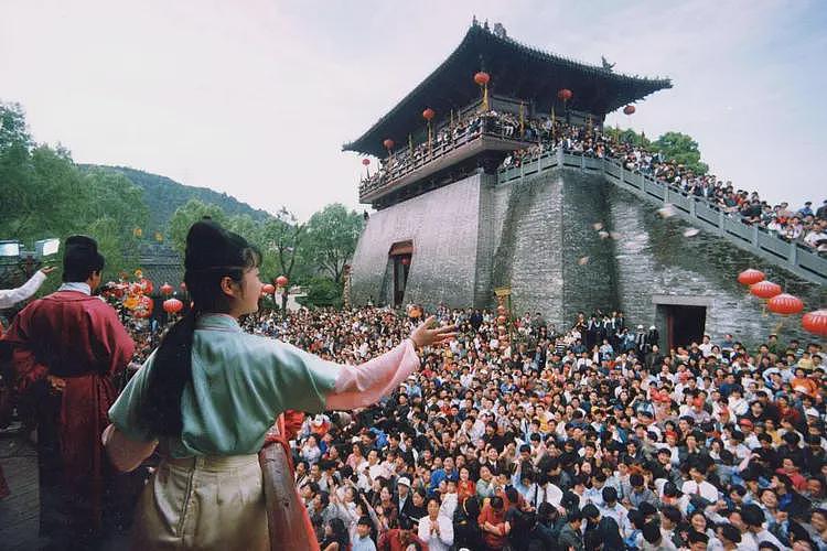 虚假繁荣？五一假期各地景区人山人海，为什么大家却不愿意花钱？（组图） - 16