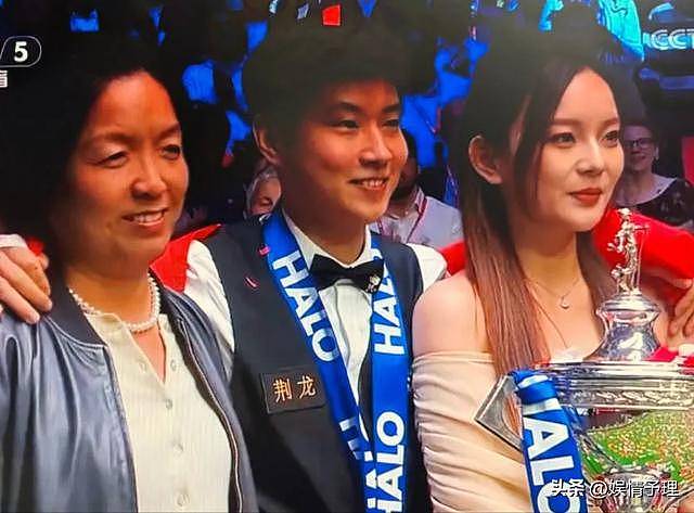 赵心童夺冠与女友合影，家世都不一般（组图） - 3