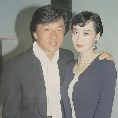 1999年李连杰迎娶利智，港媒10字嘲讽：情义千斤，不敌胸脯四两（组图） - 7