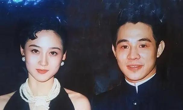 1999年李连杰迎娶利智，港媒10字嘲讽：情义千斤，不敌胸脯四两（组图） - 28