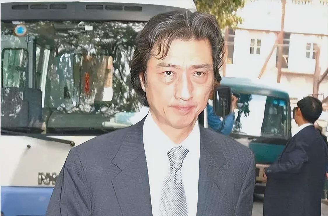被亲爹何鸿燊坑惨的顶级白富美,疯癫流浪20年,死后连块墓碑都没有(组图) - 20
