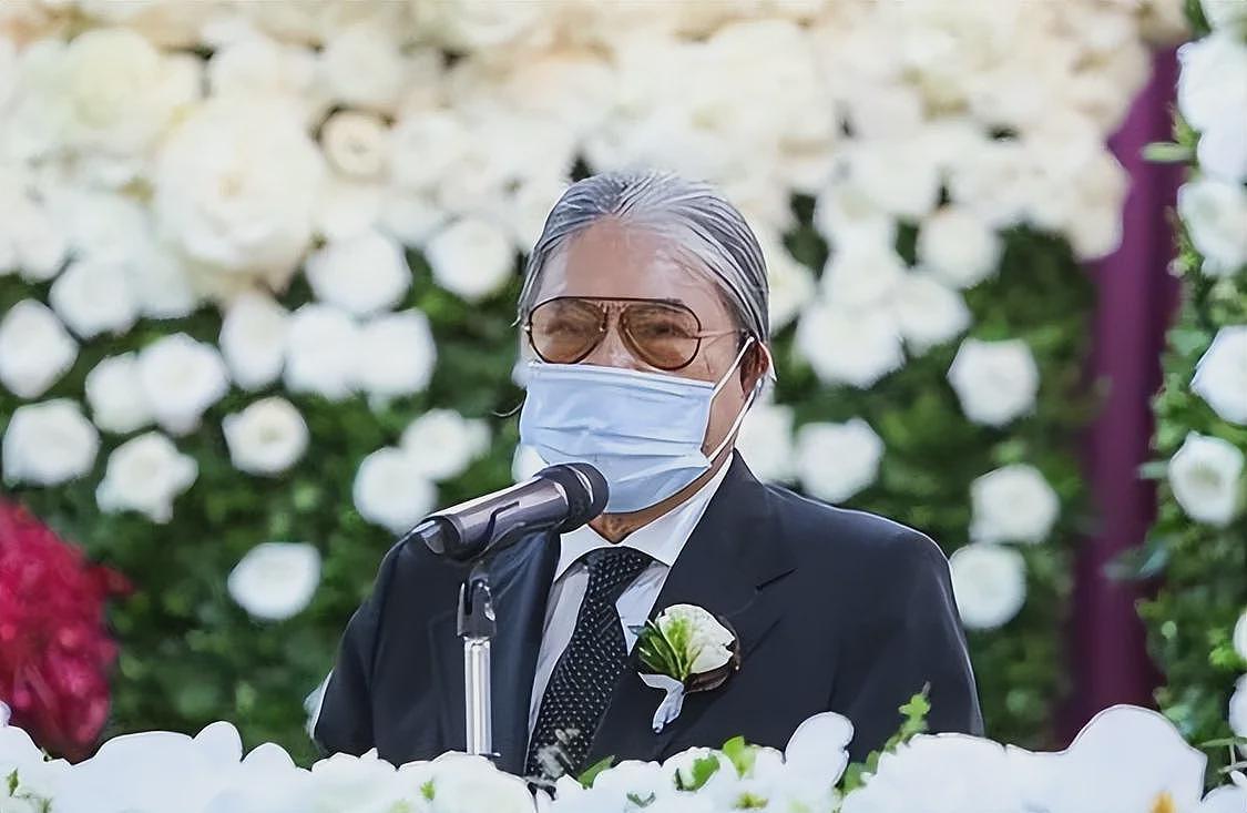 被亲爹何鸿燊坑惨的顶级白富美,疯癫流浪20年,死后连块墓碑都没有(组图) - 36
