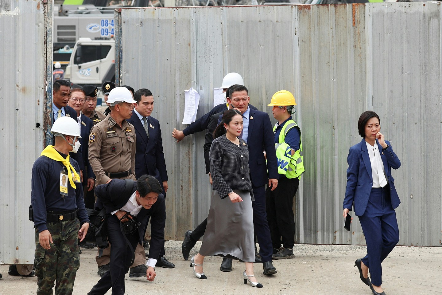曼谷地震大楼倒塌调查新进展，泰方发现监管文件内30工程师遭冒签（组图） - 1