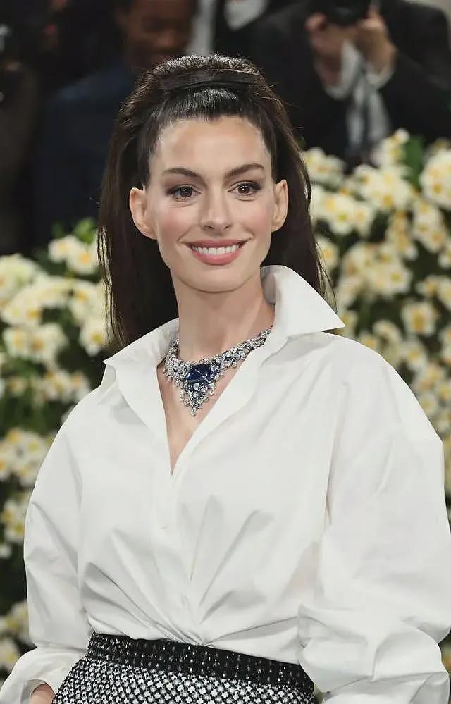 这跟不穿有啥区别?纽约晚宴“敢露”女星:卡戴珊、Lisa、插排姐(组图) - 23