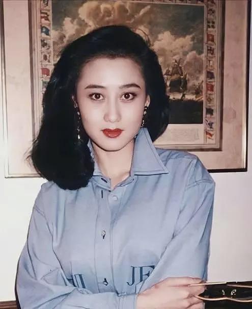 1999年李连杰迎娶利智，港媒10字嘲讽：情义千斤，不敌胸脯四两（组图） - 22