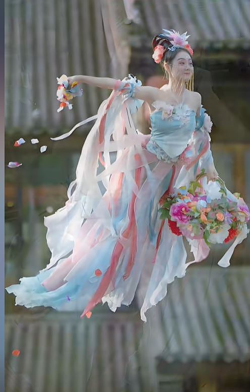 洛阳古城“天女散花”名场面冲上热搜！网友：演员肌肉发达，怀疑是男的...（视频/组图） - 10