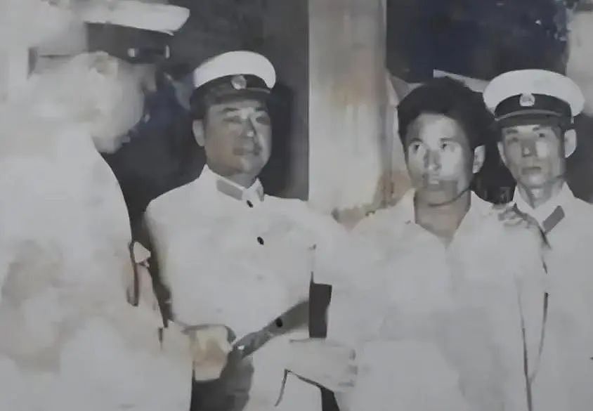 河南万人公审现场，恶魔刘国胜被当众枪决，变态程度常人无法想象（组图） - 12