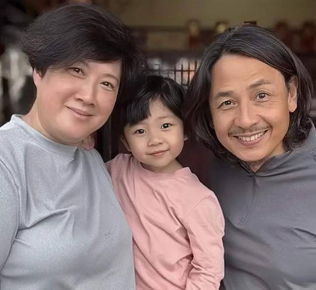 香港男星58岁妻子再次怀孕，花20万港币人工受孕（组图） - 1