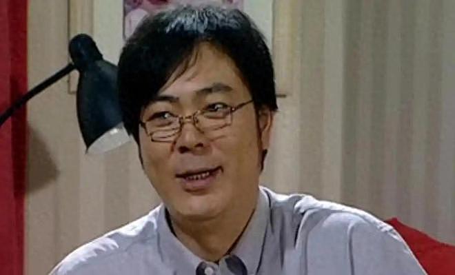 面相全变了！和妻子丁克，和情人生子，家暴出轨，如今遭央视换脸（组图） - 1