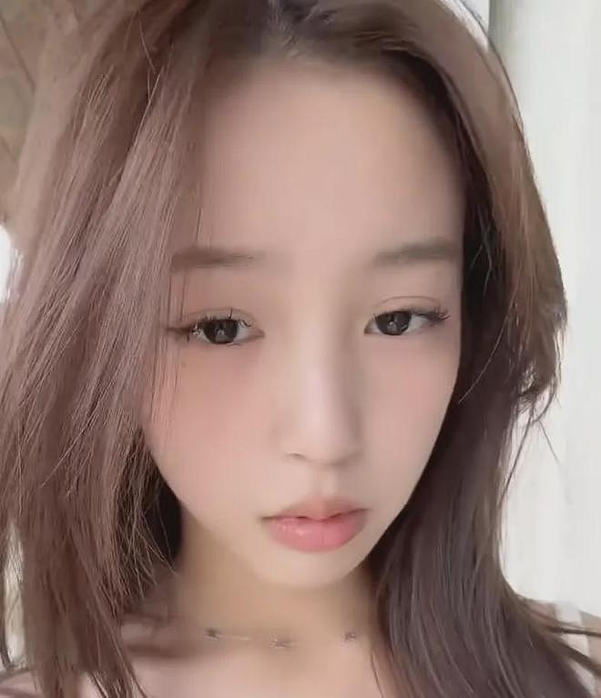 赵薇女儿近照神似网红,不像妈妈像爸爸,父母离婚只字未提抚养权(组图) - 1