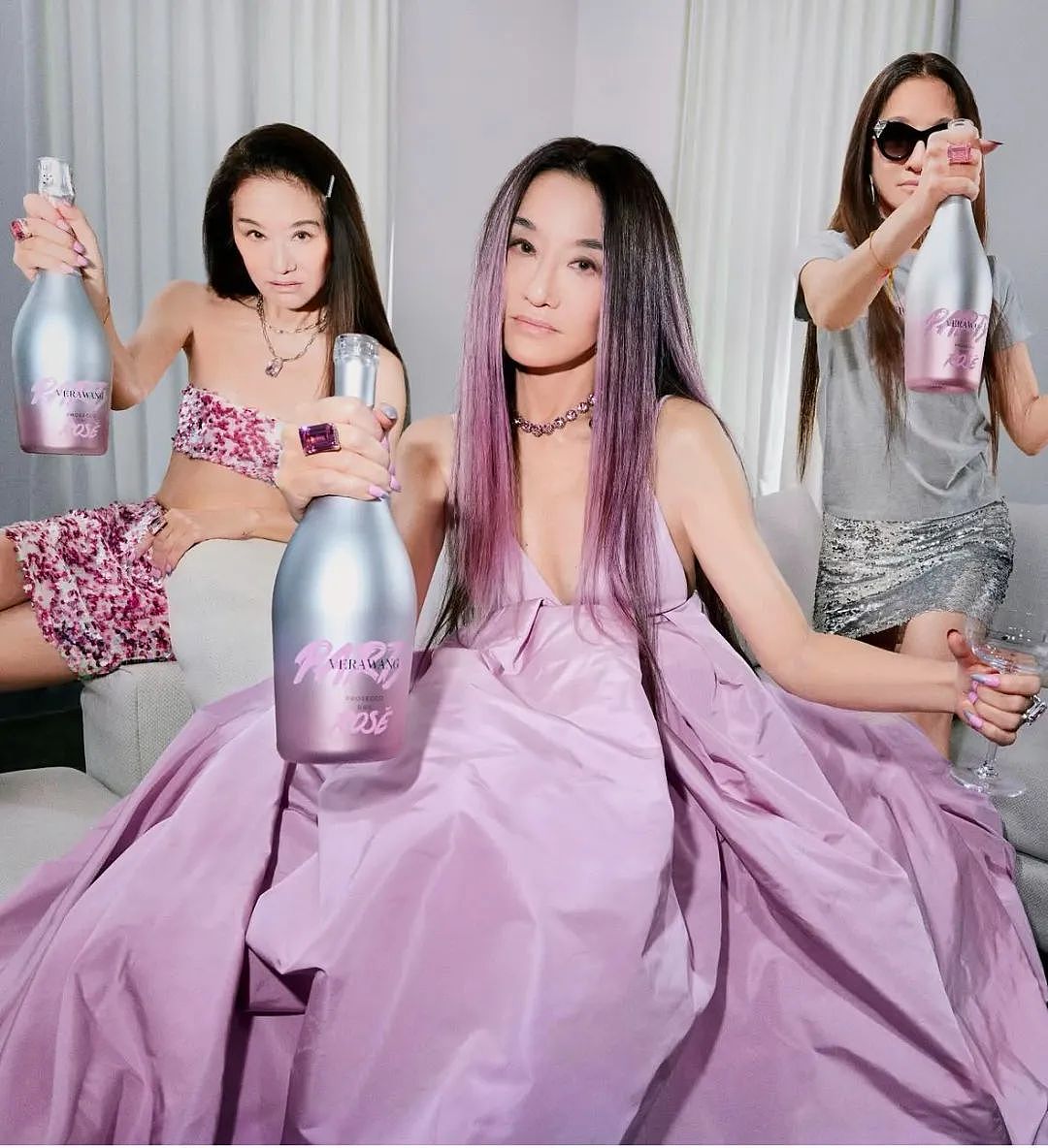75岁王薇薇亮相Met Gala，深V开到肚脐，不老神话崩塌，全网：不敢认（组图） - 3