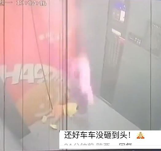 离谱到家!电梯门夹玩具车牵绳,幼童惨被“360度转体”画面曝(视频/组图) - 4