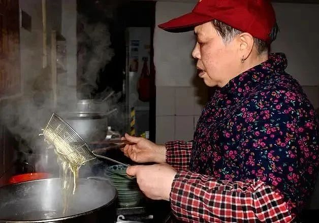 6元一顿自助餐！邵阳七旬餐馆老板30年只涨价1元：规矩是不能浪费，打菜时不许说话（组图） - 2