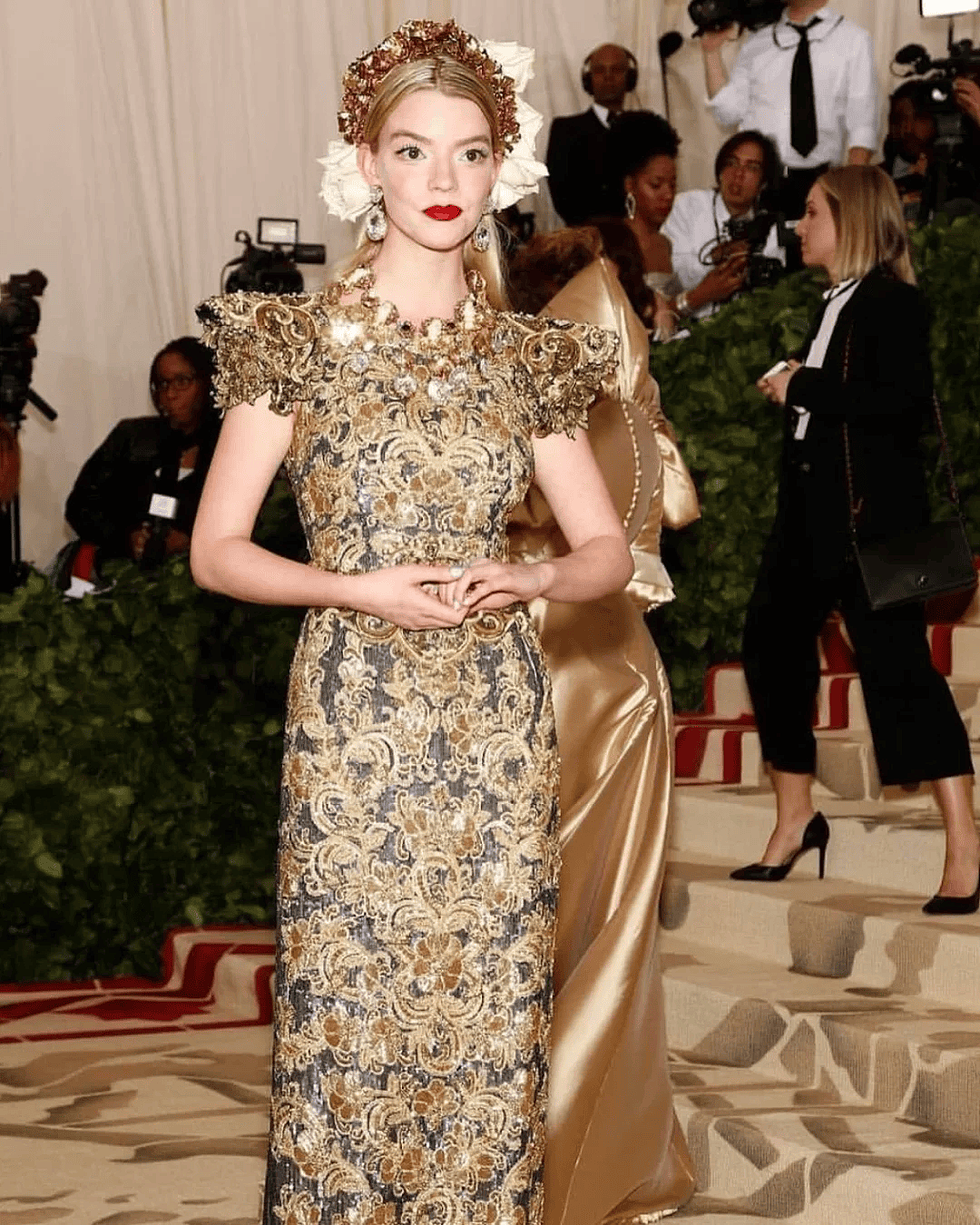 【时尚】辣眼睛！Lisa穿LV定制蕾丝透视三角裤套装征战Met Gala（组图） - 40