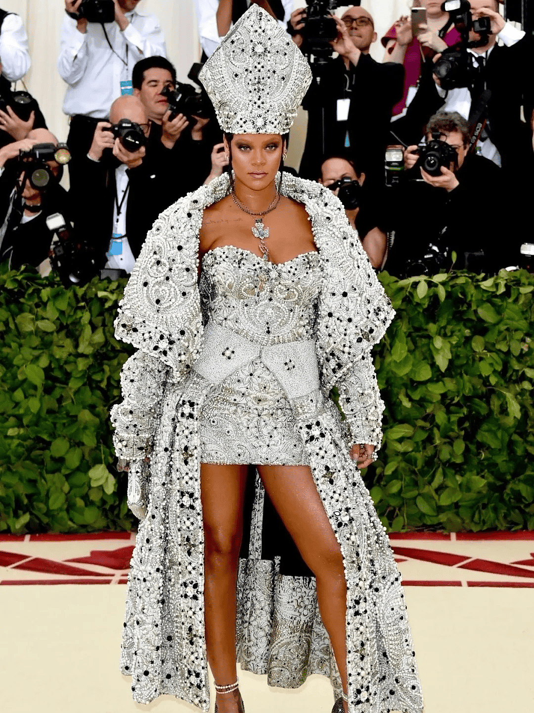 【时尚】辣眼睛！Lisa穿LV定制蕾丝透视三角裤套装征战Met Gala（组图） - 28