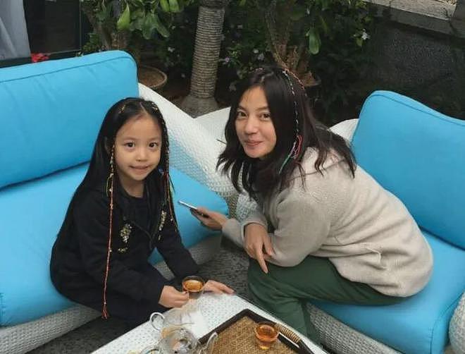赵薇女儿近照神似网红,不像妈妈像爸爸,父母离婚只字未提抚养权(组图) - 23